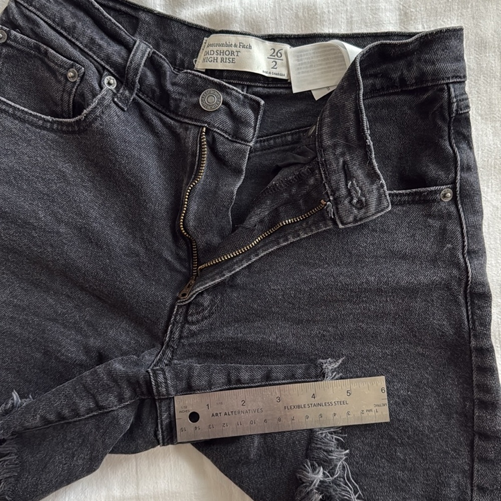 Abercrombie & Fitch Black High Rise Shorts - Picture 4 of 4